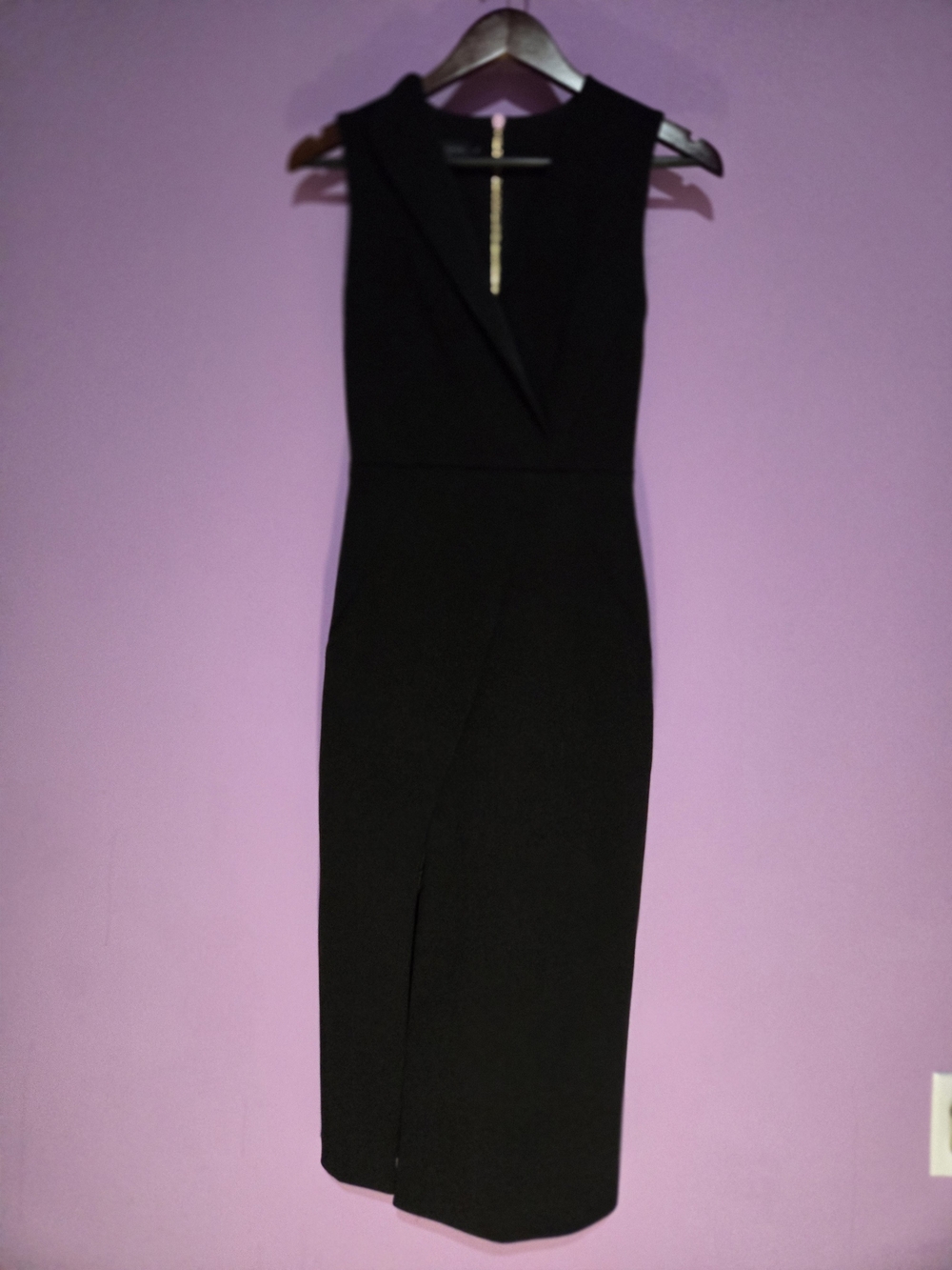 Sleeveless Black V-Neck Midi Dress